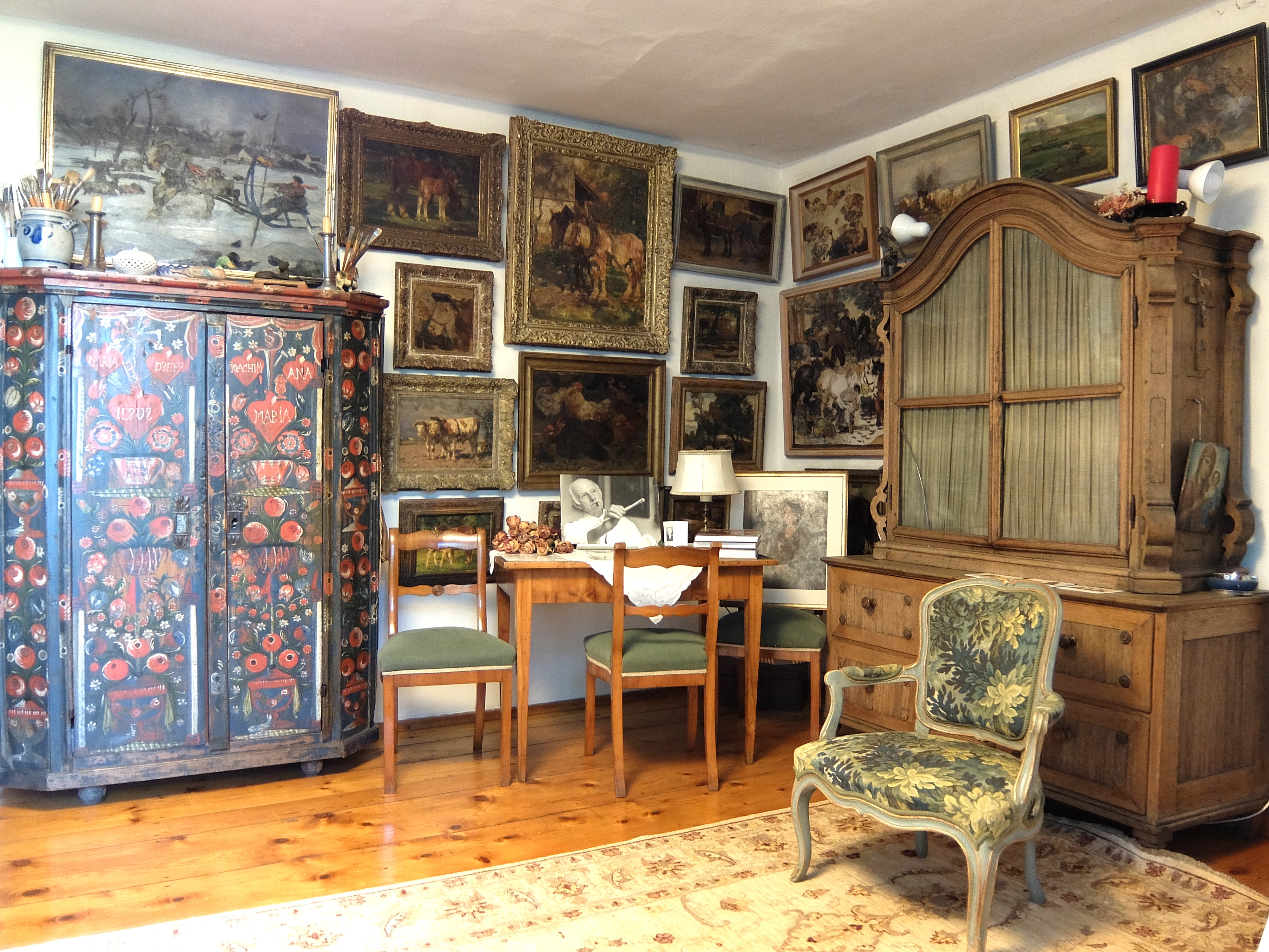 Blick in das Atelier des Tiermalers Franz Xaver Stahl im Erdinger Wohnhaus